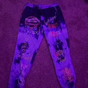 Graphic pants
